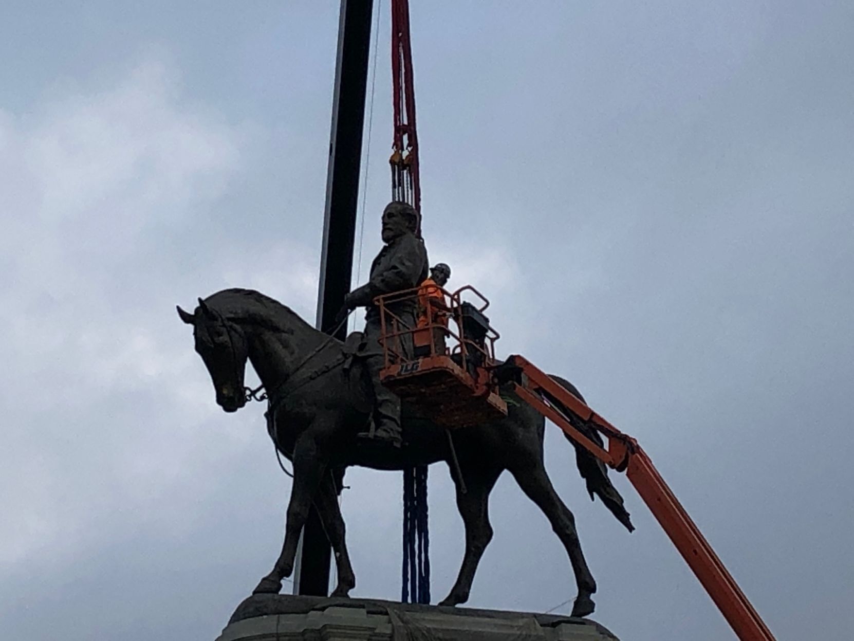 LEE STATUE